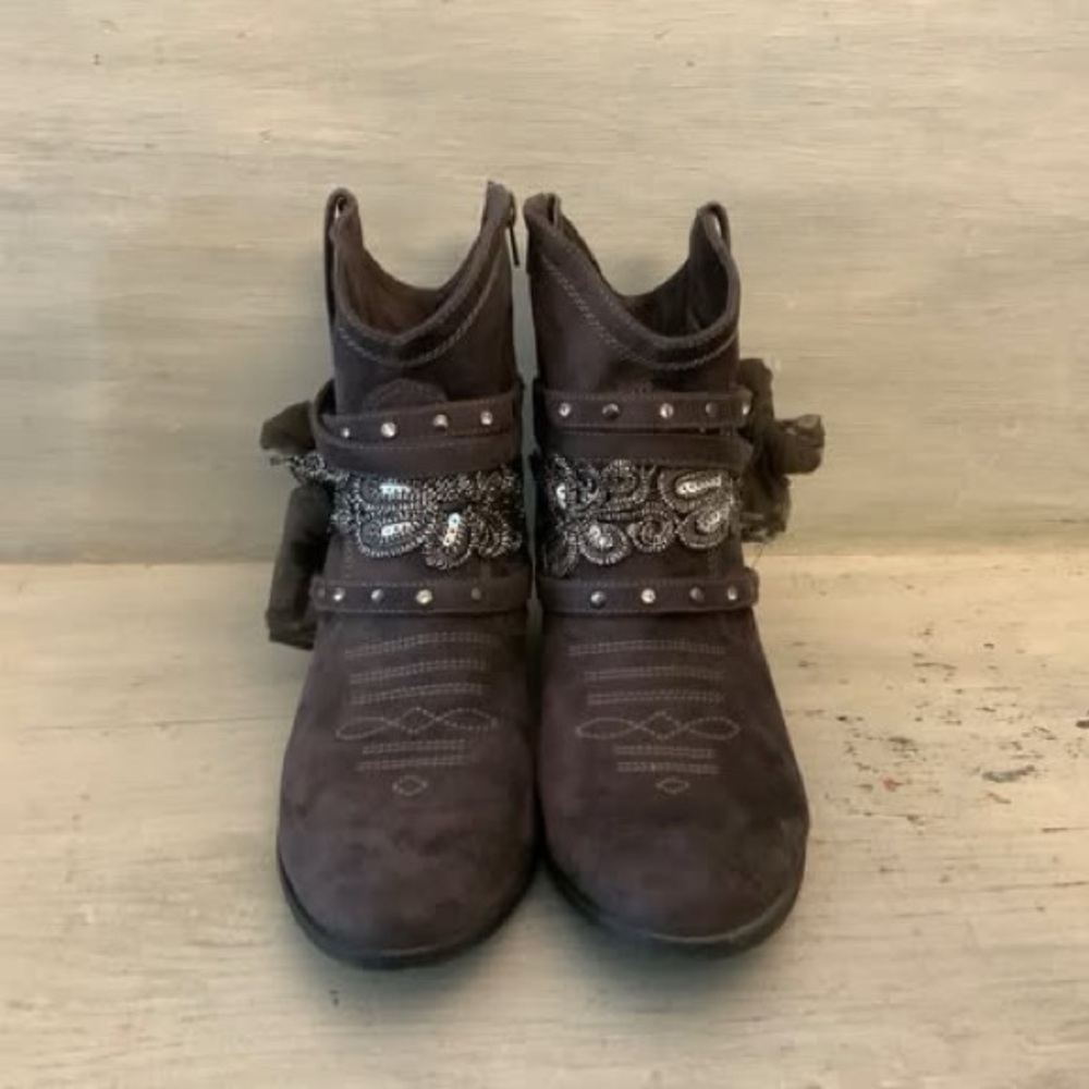 Not Rated Fancy Grey Faux Leather Western Style Ankle Boot Size‎ 9 GC - Picture 3 of 9